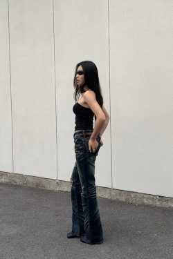 Anti-Industrialization Low-Rise Jeans with Bombing Leg Shape for a Unique Cowboy Heavy Industry Look