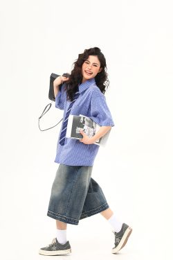 Artistic Blue Plaid Short Sleeve Shirt for Men and Women, Loose Versatile College Style, Retro 90s A-Z Summer Fashion Top