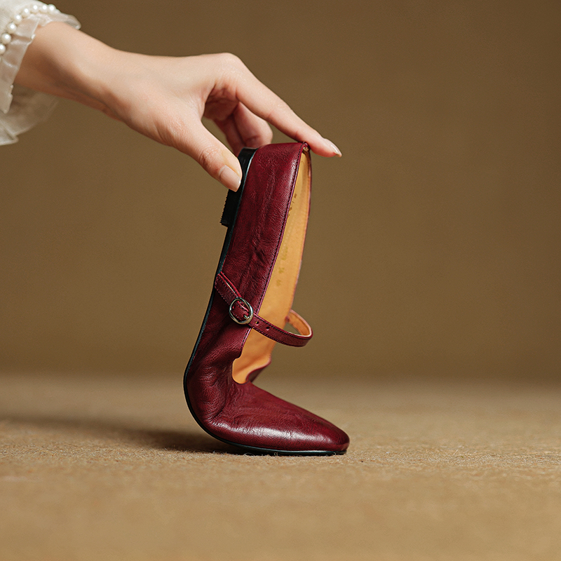 Artistic Minimalist Slip-On Flat Sandals with Buckle - Slim-Fit Closed-Toe Casual Outdoor Footwear Artistic Minimalist Slip-On Flat Sandals with Buckle - Slim-Fit Closed-Toe Casual Outdoor Footwear