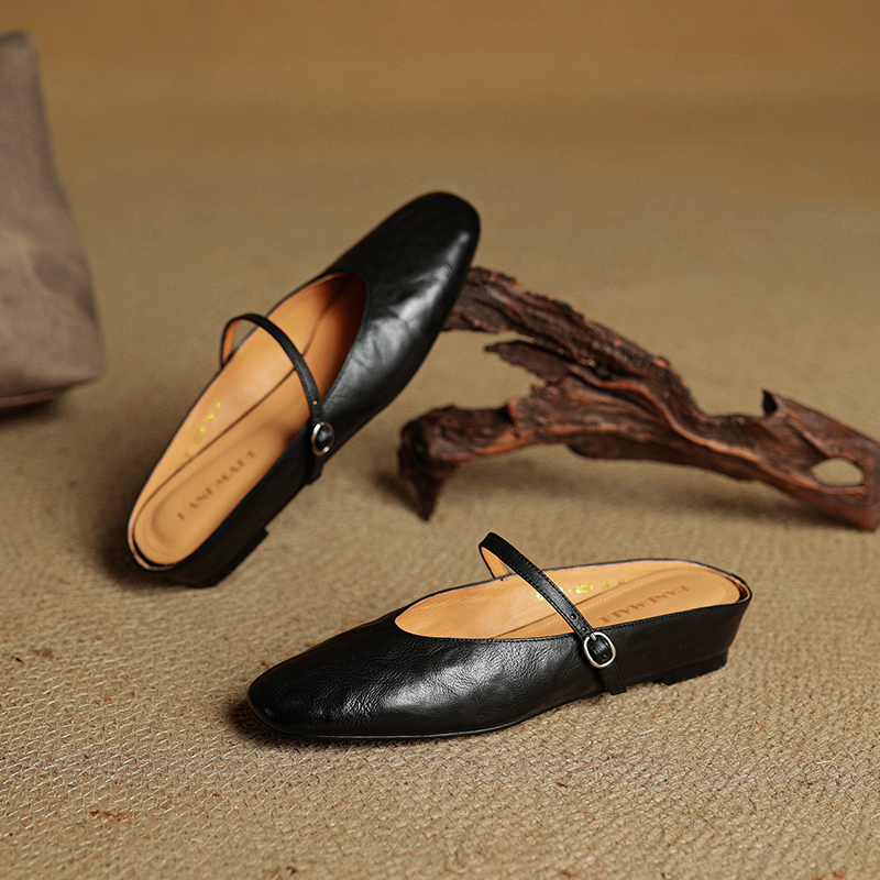 Artistic Minimalist Slip-On Flat Sandals with Buckle - Slim-Fit Closed-Toe Casual Outdoor Footwear Artistic Minimalist Slip-On Flat Sandals with Buckle - Slim-Fit Closed-Toe Casual Outdoor Footwear