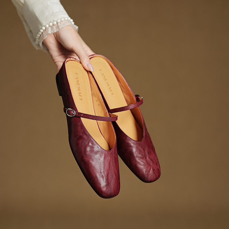 Artistic Minimalist Slip-On Flat Sandals with Buckle - Slim-Fit Closed-Toe Casual Outdoor Footwear Artistic Minimalist Slip-On Flat Sandals with Buckle - Slim-Fit Closed-Toe Casual Outdoor Footwear