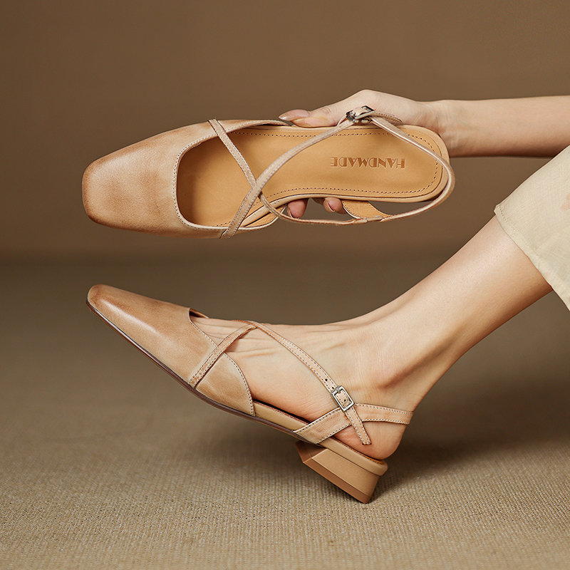 Artistic Retro Chinese-Style Cross Strap Slimming Genuine Leather Flats Sandals for Women - 90s Inspired Design Artistic Retro Chinese-Style Cross Strap Slimming Genuine Leather Flats Sandals for Women - 90s Inspired Design