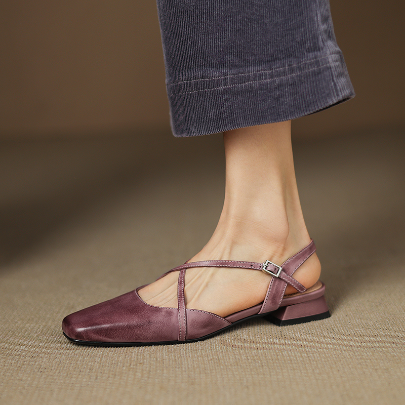 Artistic Retro Chinese-Style Cross Strap Slimming Genuine Leather Flats Sandals for Women - 90s Inspired Design Artistic Retro Chinese-Style Cross Strap Slimming Genuine Leather Flats Sandals for Women - 90s Inspired Design