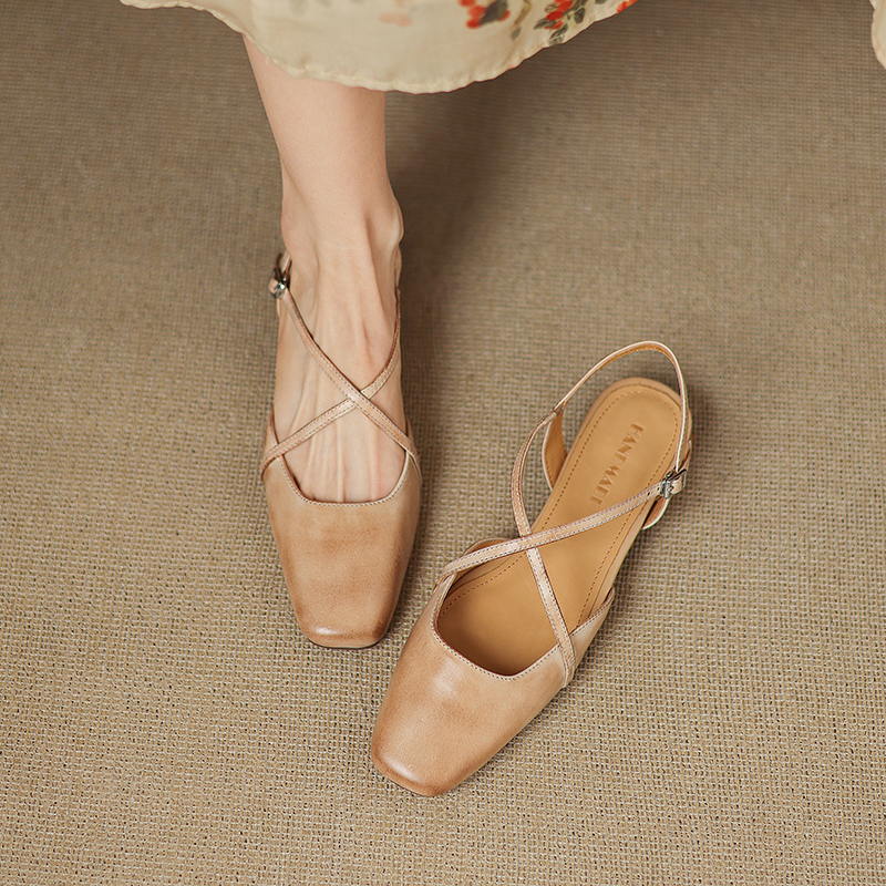 Artistic Retro Chinese-Style Cross Strap Slimming Genuine Leather Flats Sandals for Women - 90s Inspired Design Artistic Retro Chinese-Style Cross Strap Slimming Genuine Leather Flats Sandals for Women - 90s Inspired Design