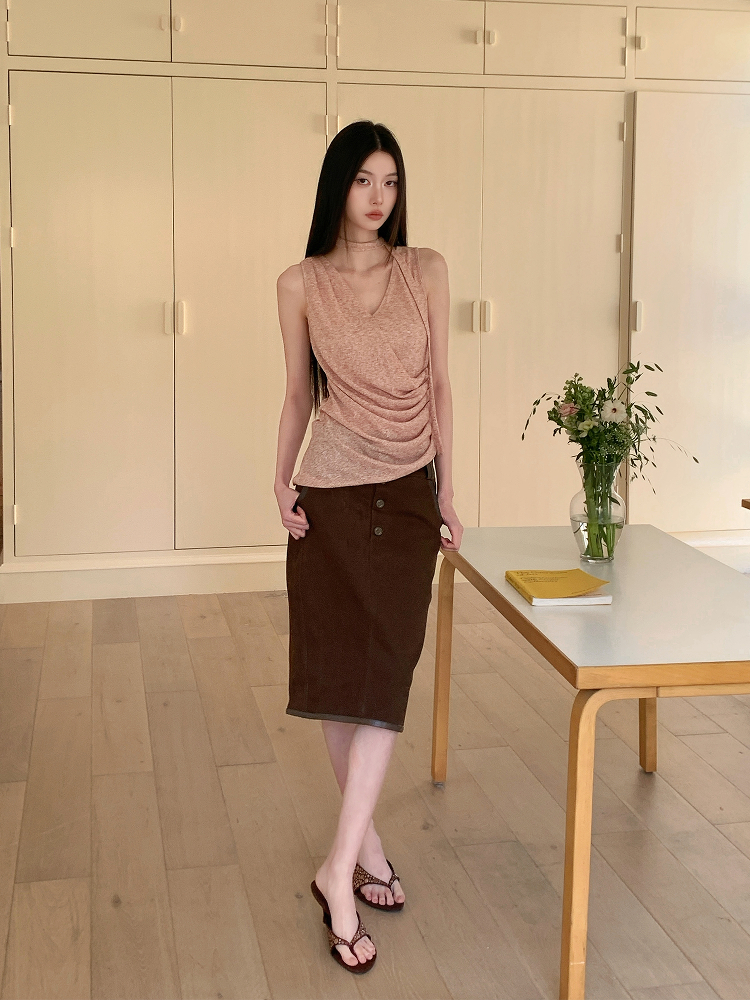 Asymmetrical Hem Pleated Halter Top - Flowy Summer Design with Side Waist Detail Asymmetrical Hem Pleated Halter Top - Flowy Summer Design with Side Waist Detail