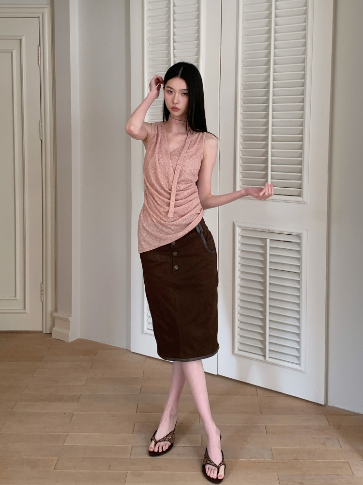 Asymmetrical Hem Pleated Halter Top - Flowy Summer Design with Side Waist Detail Asymmetrical Hem Pleated Halter Top - Flowy Summer Design with Side Waist Detail