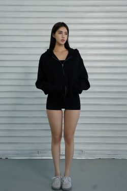 Basic Sports Zipper Hoodie for Men - Versatile Casual Loose Fit Solid Color Jacket for Everyday Wear