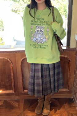 Bear Apocalypse Green Retro Printed Sweatshirt for Women - Vintage Style Thick Pullover for Spring and Autumn Fashion