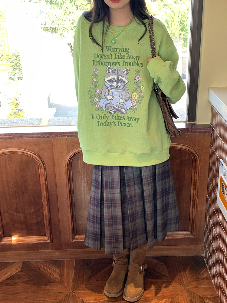 Bear Apocalypse Green Retro Printed Sweatshirt for Women - Vintage Style Thick Pullover for Spring and Autumn Fashion Bear Apocalypse Green Retro Printed Sweatshirt for Women - Vintage Style Thick Pullover for Spring and Autumn Fashion