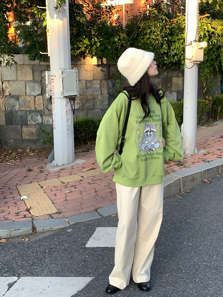 Bear Apocalypse Green Retro Printed Sweatshirt for Women - Vintage Style Thick Pullover for Spring and Autumn Fashion Bear Apocalypse Green Retro Printed Sweatshirt for Women - Vintage Style Thick Pullover for Spring and Autumn Fashion