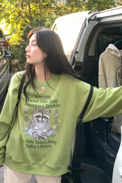 Bear Apocalypse Green Retro Printed Sweatshirt for Women - Vintage Style Thick Pullover for Spring and Autumn Fashion