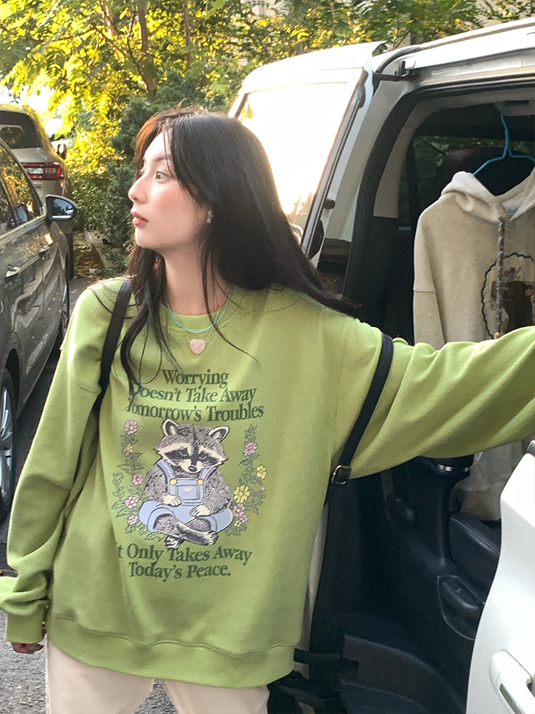 Bear Apocalypse Green Retro Printed Sweatshirt for Women - Vintage Style Thick Pullover for Spring and Autumn Fashion Bear Apocalypse Green Retro Printed Sweatshirt for Women - Vintage Style Thick Pullover for Spring and Autumn Fashion