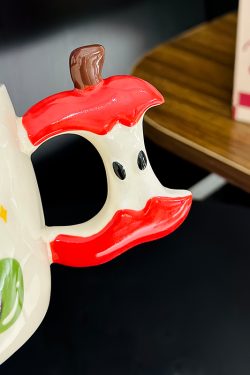 Beautiful Ceramic Apple Mug with Lid and Spoon - Perfect Gift for Girls, Ideal for Birthdays and New Year Celebrations