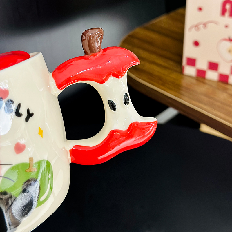 Beautiful Ceramic Apple Mug with Lid and Spoon - Perfect Gift for Girls, Ideal for Birthdays and New Year Celebrations Beautiful Ceramic Apple Mug with Lid and Spoon - Perfect Gift for Girls, Ideal for Birthdays and New Year Celebrations