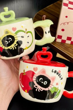Beautiful Ceramic Apple Mug with Lid and Spoon - Perfect Gift for Girls, Ideal for Birthdays and New Year Celebrations
