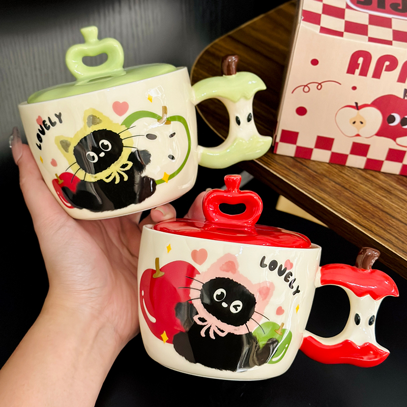 Beautiful Ceramic Apple Mug with Lid and Spoon - Perfect Gift for Girls, Ideal for Birthdays and New Year Celebrations Beautiful Ceramic Apple Mug with Lid and Spoon - Perfect Gift for Girls, Ideal for Birthdays and New Year Celebrations