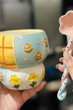 Beautiful Large-Caliber Ceramic Hand-Held Cup for Girls - Underglaze Breakfast Oatmeal Mug, Perfect for Stylish Mornings