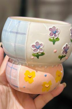 Beautiful Large-Caliber Ceramic Hand-Held Cup for Girls - Underglaze Breakfast Oatmeal Mug, Perfect for Stylish Mornings
