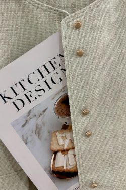 Beige French-Style Wind Coat for Women - High-End Short Top for Spring and Autumn, Exquisite Commuting Fashion 2025