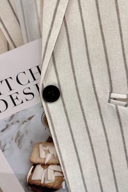 Beige Striped Three-Quarter Sleeve Blazer for Women - 2025 Summer Korean Style Commuter Fashion with High-End Feel