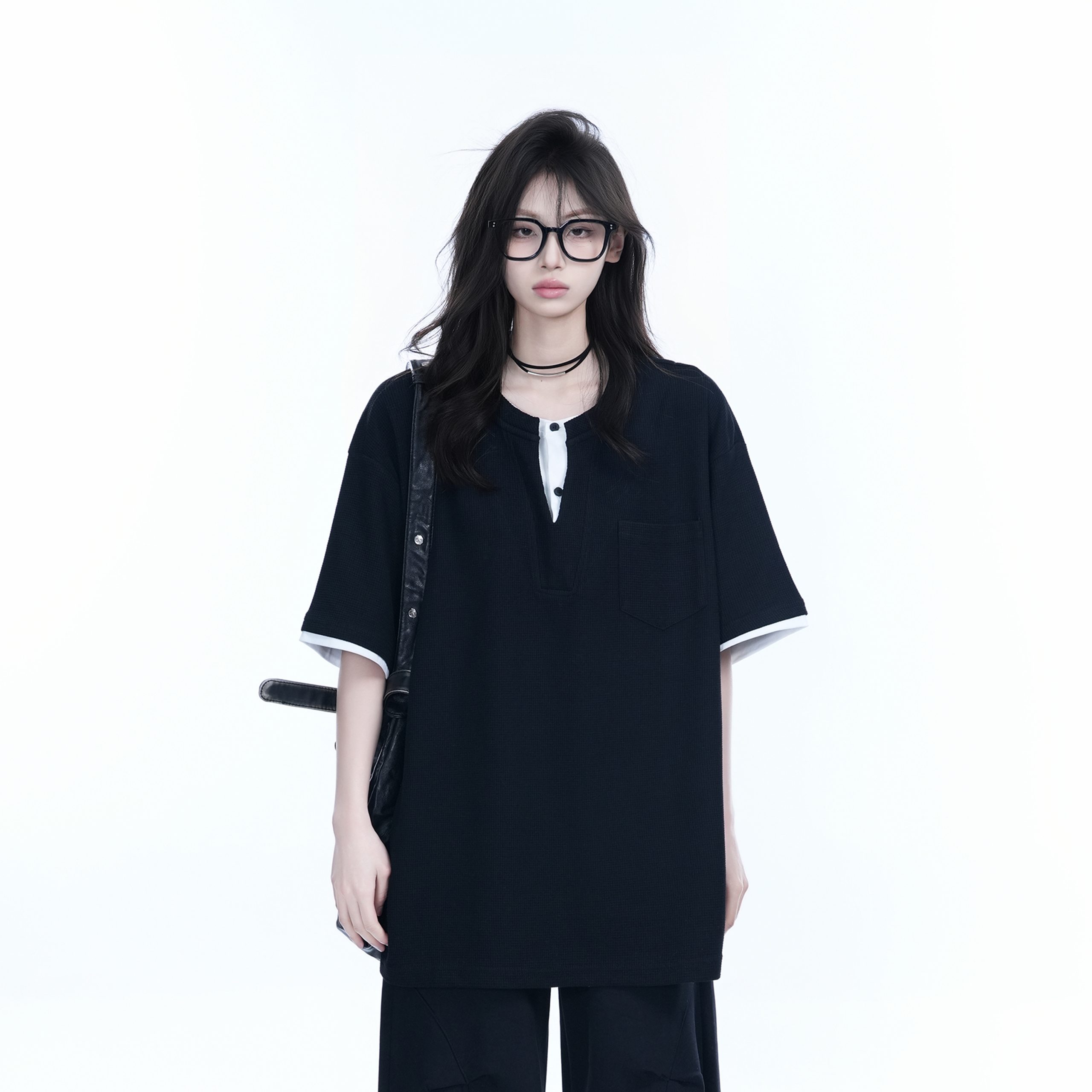 Black and White Color-Block Short Sleeve T-Shirt for Women - Fake Two-Piece Design, Round Neck, Heavy Loose Fit, Summer Style Black and White Color-Block Short Sleeve T-Shirt for Women - Fake Two-Piece Design, Round Neck, Heavy Loose Fit, Summer Style