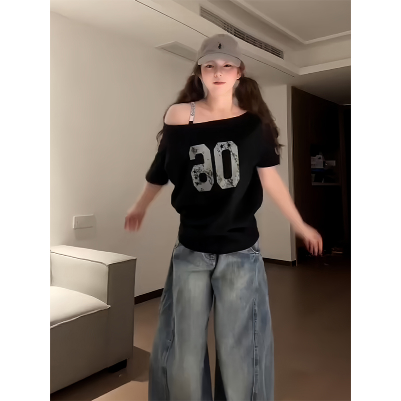 Black Asymmetrical Shoulder Short Sleeve Off-Shoulder T-Shirt with Digital Print – Trendy Women's Casual Summer Top in American Style Black Asymmetrical Shoulder Short Sleeve Off-Shoulder T-Shirt with Digital Print – Trendy Women's Casual Summer Top in American Style