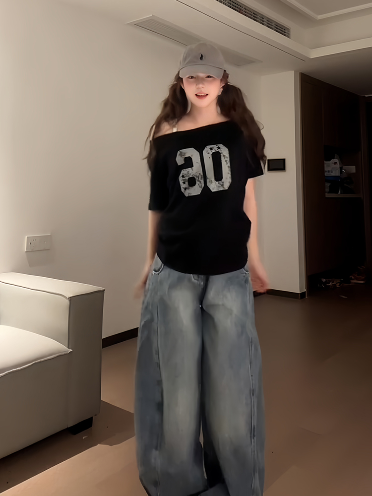 Black Asymmetrical Shoulder Short Sleeve Off-Shoulder T-Shirt with Digital Print – Trendy Women's Casual Summer Top in American Style Black Asymmetrical Shoulder Short Sleeve Off-Shoulder T-Shirt with Digital Print – Trendy Women's Casual Summer Top in American Style