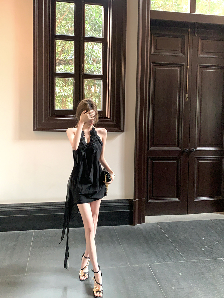 Black Backless Halter Neck Chiffon Dress with Lace - Summer Nanyang Dream Style, Short Skirt, Perfect for 90s and Y2K Fashion Black Backless Halter Neck Chiffon Dress with Lace - Summer Nanyang Dream Style, Short Skirt, Perfect for 90s and Y2K Fashion