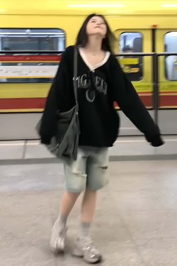 Black Color-Blocking V-Neck Sweatshirt for Women - Casual Long Sleeve Pullover with Letter Print - Spring 90s Lazy Style