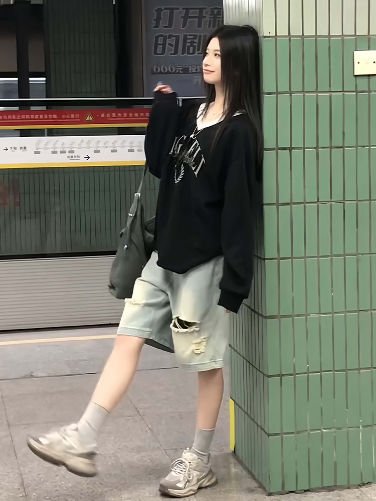 Black Color-Blocking V-Neck Sweatshirt for Women - Casual Long Sleeve Pullover with Letter Print - Spring 90s Lazy Style Black Color-Blocking V-Neck Sweatshirt for Women - Casual Long Sleeve Pullover with Letter Print - Spring 90s Lazy Style