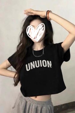 Black Cropped Short-Sleeve T-Shirt for Women - Youthful Summer Style for Petite Students and Big Kids, Cool and Trendy Fashion