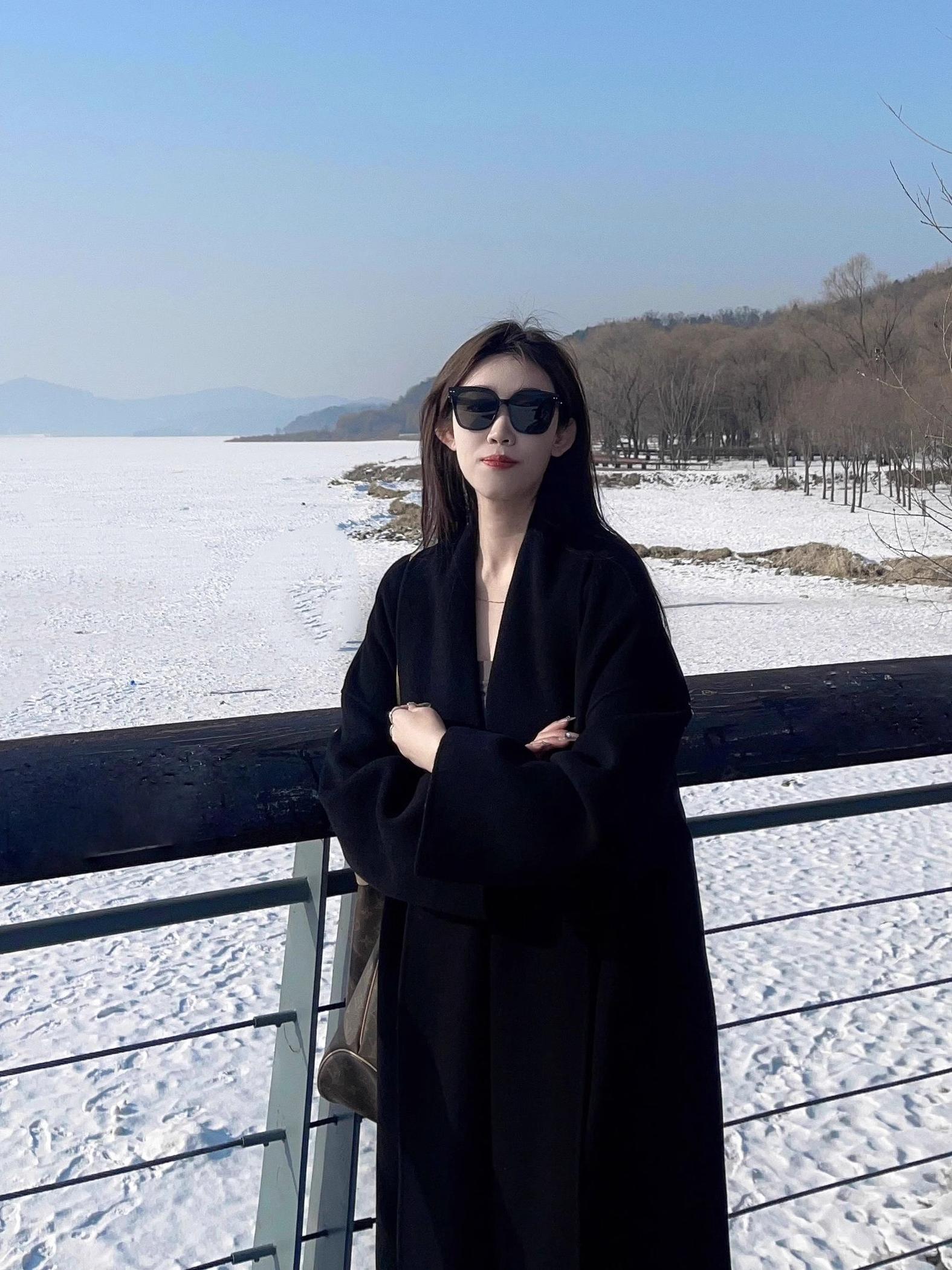 Black Double-Sided Cashmere Coat for Women - 2024 Winter Woolen Mid-Length in Korean Style for Petite Fits Black Double-Sided Cashmere Coat for Women - 2024 Winter Woolen Mid-Length in Korean Style for Petite Fits