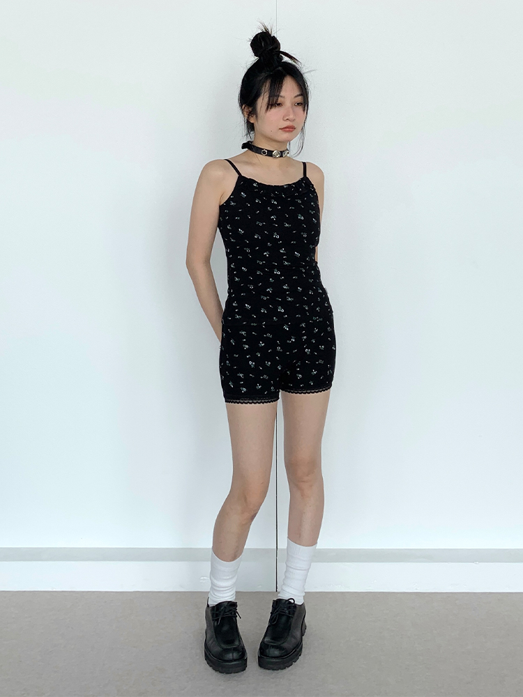 Black Floral Casual Shorts with Lace Details - Elastic Fabric Hot Pants for Home and Summer Wear Black Floral Casual Shorts with Lace Details - Elastic Fabric Hot Pants for Home and Summer Wear