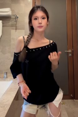 Black Off-Shoulder Short Sleeve T-Shirt for Women - Casual Summer Top, Loose Fit American Style, Trendy Shoulder-Baring Design