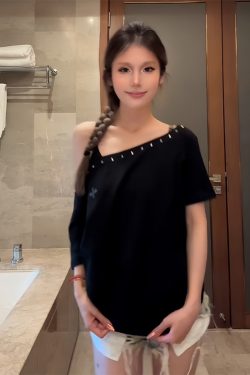 Black Off-Shoulder Short Sleeve T-Shirt for Women - Casual Summer Top, Loose Fit American Style, Trendy Shoulder-Baring Design