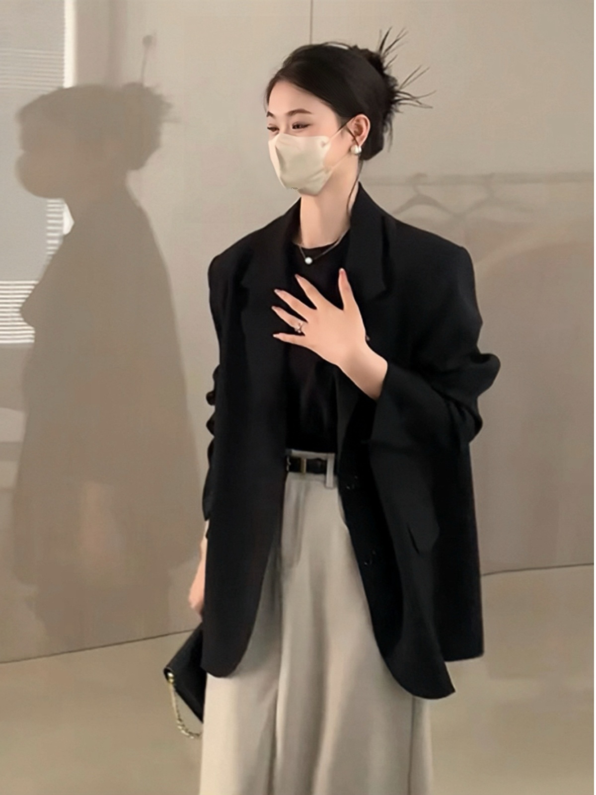 Black One-Shoulder Blazer for Women - 2025 Spring Autumn High-End Street Style, Loose Casual Chic Suit, Korean Fashion Black One-Shoulder Blazer for Women - 2025 Spring Autumn High-End Street Style, Loose Casual Chic Suit, Korean Fashion