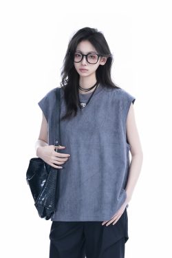 Black Oversized Sleeveless Tank Top for Women - Casual American Style with 'Sit and Eat Until the Mountains Are Empty' Graphic