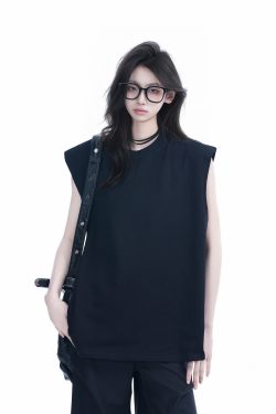 Black Oversized Sleeveless Tank Top for Women - Casual American Style with 'Sit and Eat Until the Mountains Are Empty' Graphic