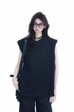 Black Oversized Sleeveless Tank Top for Women - Casual American Style with 'Sit and Eat Until the Mountains Are Empty' Graphic