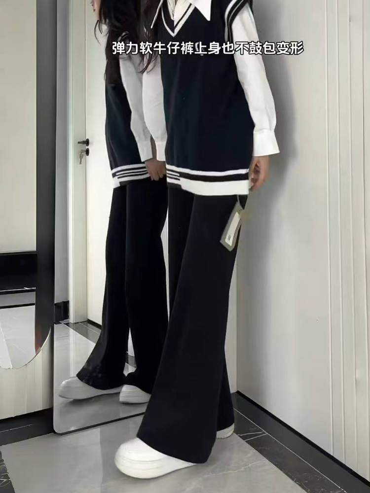 Black Plus Size High-Waisted Flared Jeans for Curvy Figures - Non-Skinny Bell-Bottoms in 2025 Trendy Style Black Plus Size High-Waisted Flared Jeans for Curvy Figures - Non-Skinny Bell-Bottoms in 2025 Trendy Style