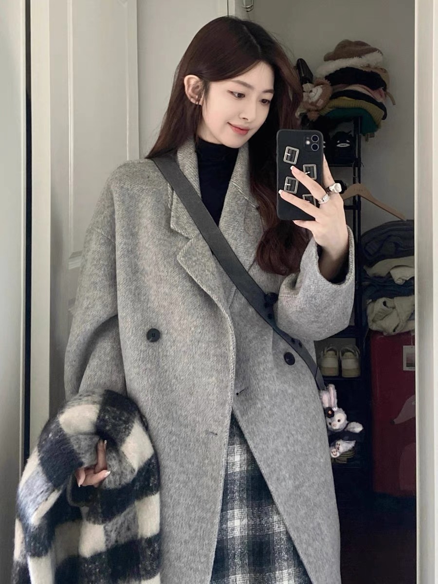 Black Reversible Cashmere Coat for Women - Mid-Length, High-End Korean Style Woolen Outerwear for Autumn & Winter, Perfect for Petites Black Reversible Cashmere Coat for Women - Mid-Length, High-End Korean Style Woolen Outerwear for Autumn & Winter, Perfect for Petites