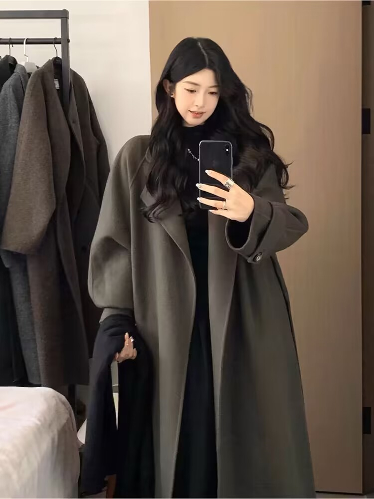 Black Reversible Cashmere Coat for Women, Mid-Length Woolen Outerwear, Chic Autumn/Winter 2024 Style for Petite Sizes Black Reversible Cashmere Coat for Women, Mid-Length Woolen Outerwear, Chic Autumn/Winter 2024 Style for Petite Sizes