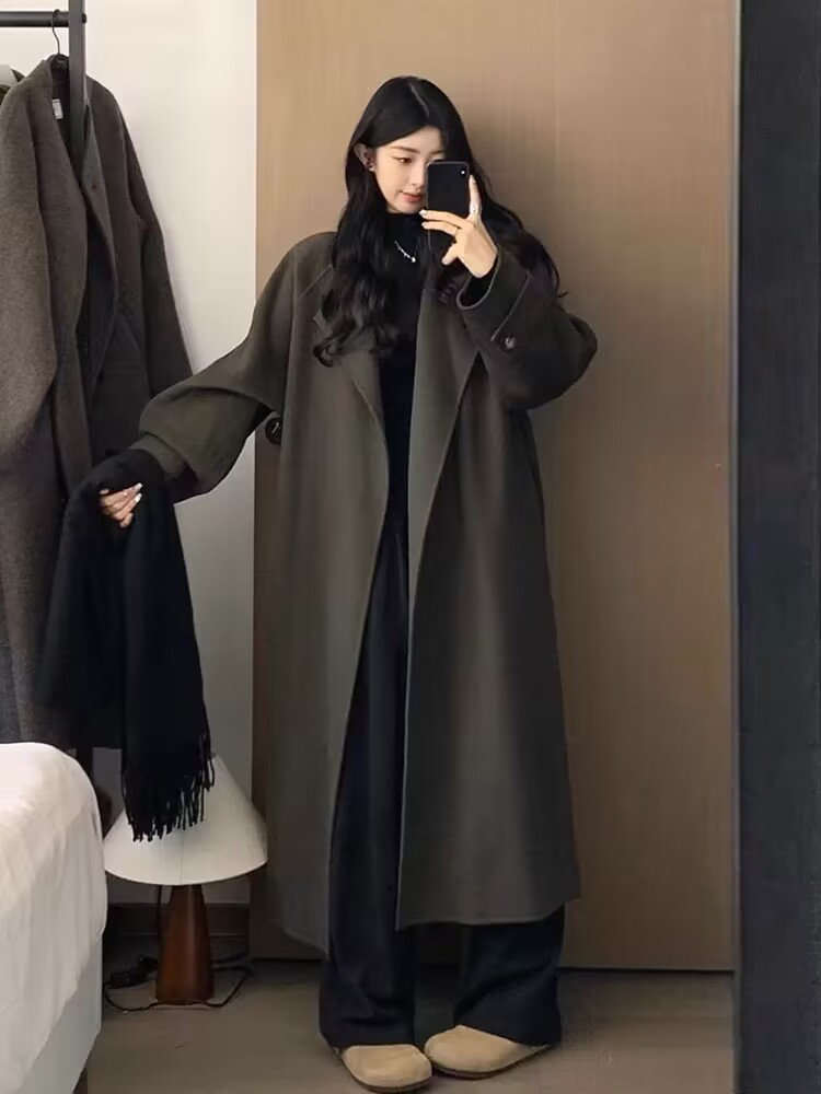 Black Reversible Cashmere Coat for Women, Mid-Length Woolen Outerwear, Chic Autumn/Winter 2024 Style for Petite Sizes Black Reversible Cashmere Coat for Women, Mid-Length Woolen Outerwear, Chic Autumn/Winter 2024 Style for Petite Sizes