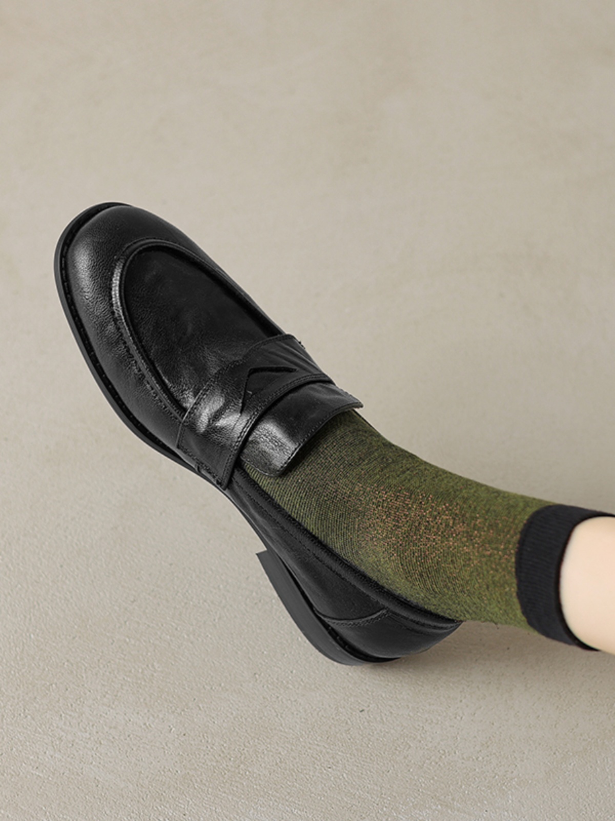 Black Sheepskin Flat Loafers for Women - 2025 Summer Round Toe Slip-On Leather Shoes, Y2K Inspired Comfort Fashion Black Sheepskin Flat Loafers for Women - 2025 Summer Round Toe Slip-On Leather Shoes, Y2K Inspired Comfort Fashion