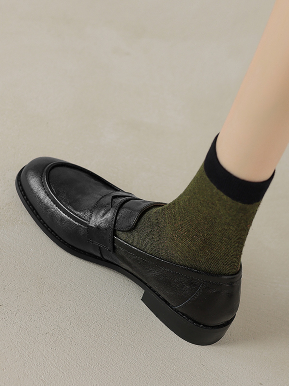 Black Sheepskin Flat Loafers for Women - 2025 Summer Round Toe Slip-On Leather Shoes, Y2K Inspired Comfort Fashion Black Sheepskin Flat Loafers for Women - 2025 Summer Round Toe Slip-On Leather Shoes, Y2K Inspired Comfort Fashion