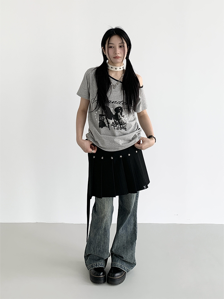 Black Star-Shaped Rivet Pleated Midi Skirt with Layered Design and Versatile Black Strap - Y2K Fashion Essential Black Star-Shaped Rivet Pleated Midi Skirt with Layered Design and Versatile Black Strap - Y2K Fashion Essential