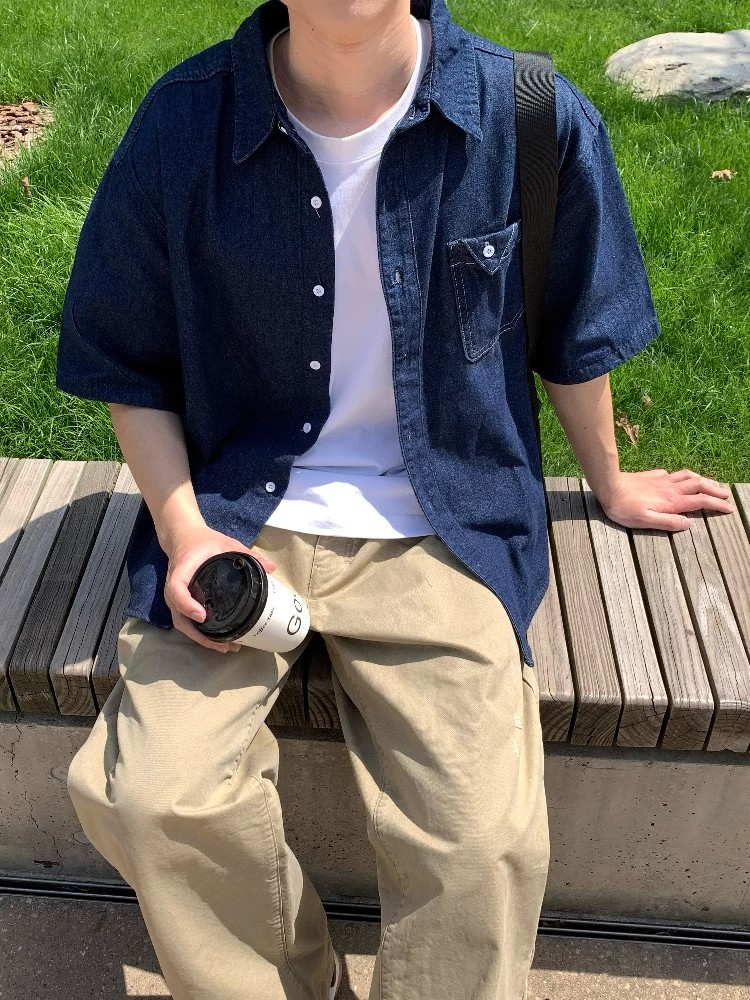 Blue Pocket Denim Short-Sleeve Shirt - American Retro Minimalist Style, Summer Loose Fit, Versatile Casual for Couples and Work Blue Pocket Denim Short-Sleeve Shirt - American Retro Minimalist Style, Summer Loose Fit, Versatile Casual for Couples and Work