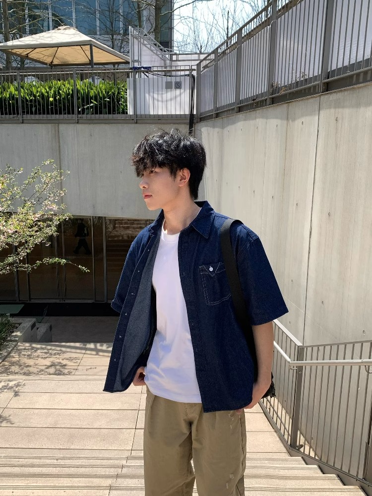 Blue Pocket Denim Short-Sleeve Shirt - American Retro Minimalist Style, Summer Loose Fit, Versatile Casual for Couples and Work Blue Pocket Denim Short-Sleeve Shirt - American Retro Minimalist Style, Summer Loose Fit, Versatile Casual for Couples and Work