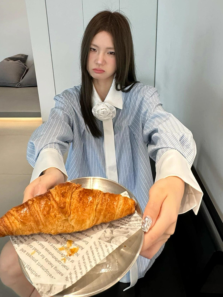 Blue Striped Spliced Shirt for Women, Loose-Fitting Spring Top, Slimming Sun Protection Jacket, Retro Chic Hong Kong Style Blue Striped Spliced Shirt for Women, Loose-Fitting Spring Top, Slimming Sun Protection Jacket, Retro Chic Hong Kong Style