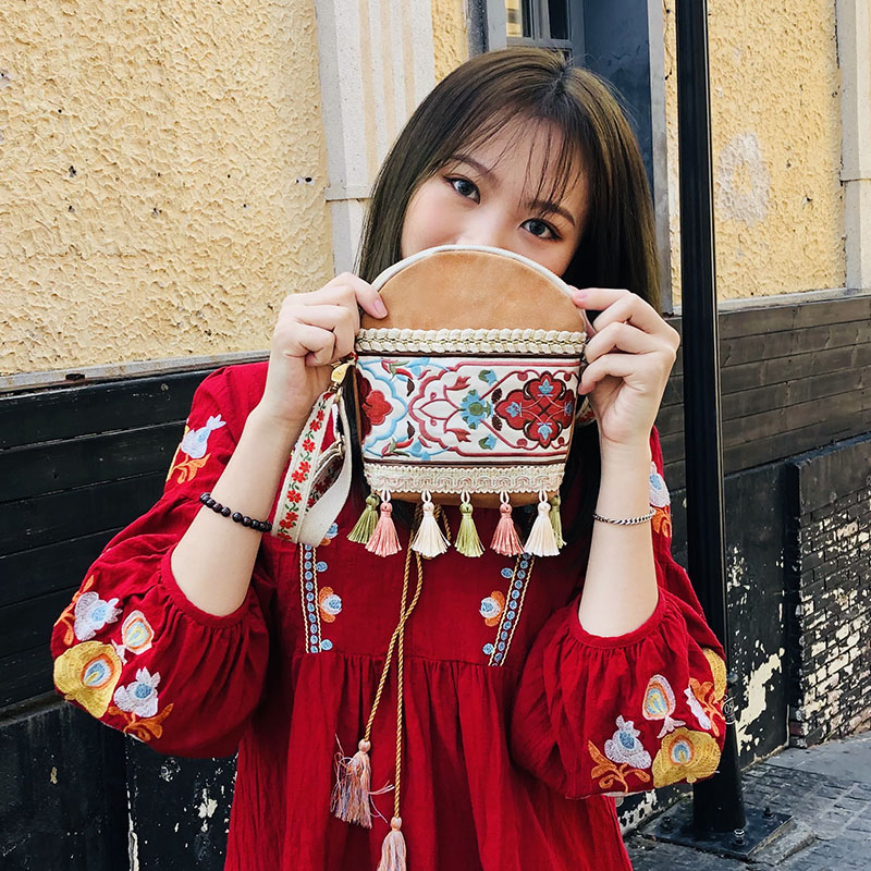 Bohemian Ethnic Style Women's Crossbody Bag with Embroidered Tassels - Yunnan Travel Hanfu Design for Spring/Summer Collection Bohemian Ethnic Style Women's Crossbody Bag with Embroidered Tassels - Yunnan Travel Hanfu Design for Spring/Summer Collection